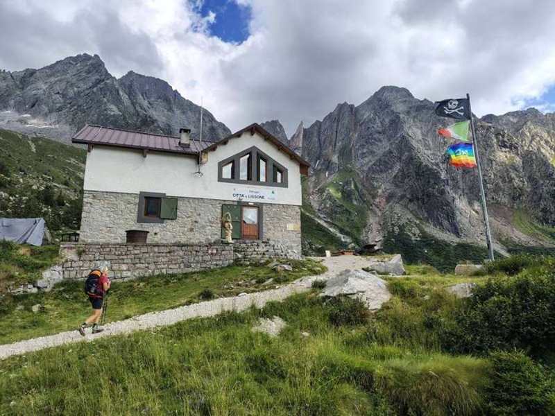 Arrivo al Rifugio Città di Lissone, 2020 m