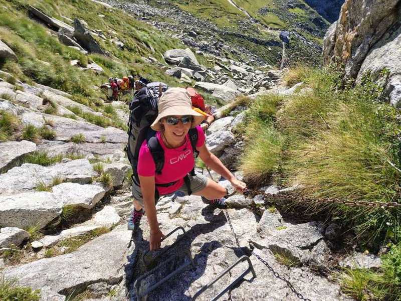 Sorrisi sul tratto attrezzato, con la valle sotto