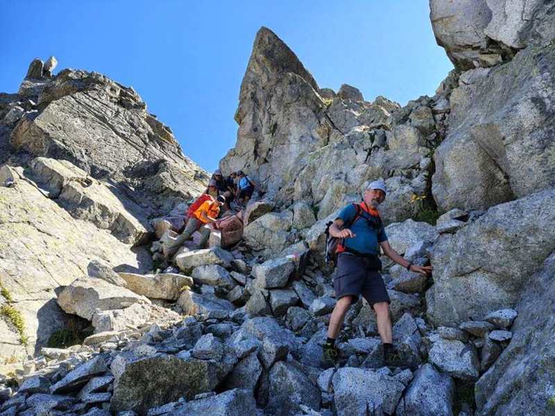 Si scende tra le guglie di granito