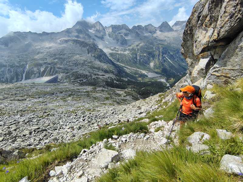 Uno sguardo indietro verso la valle e la diga